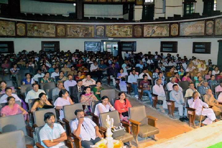 https://cache.careers360.mobi/media/colleges/social-media/media-gallery/17468/2021/2/26/Auditorium of DN Jain College Jabalpur_Auditorium.png